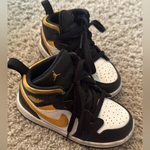 Jordan 1 toddler Black and Gold Sneakers
